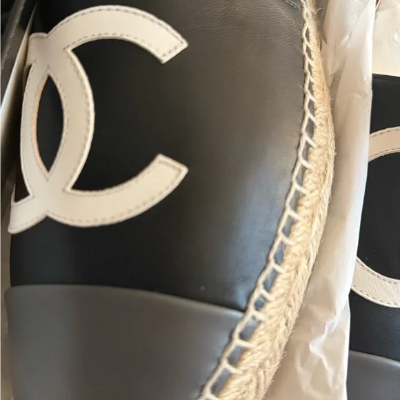 CHANEL Black and White Espadrilles with CC Logo - Picture 8 of 11